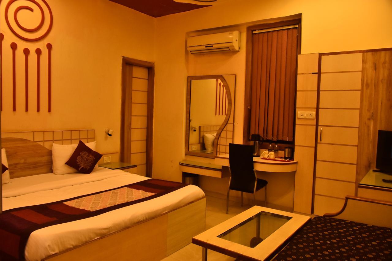 Hotel Deep Kanpur Exterior foto
