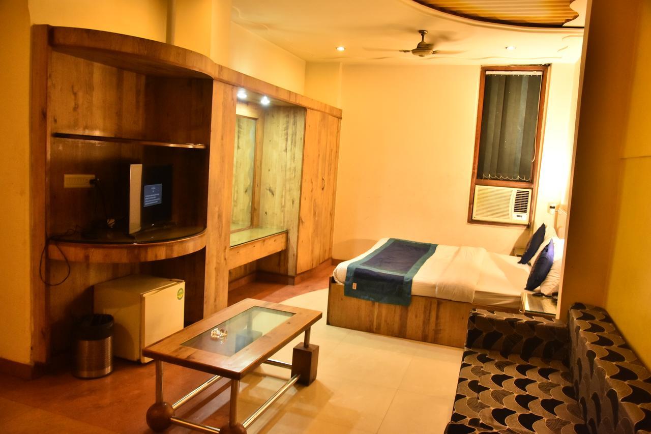 Hotel Deep Kanpur Exterior foto