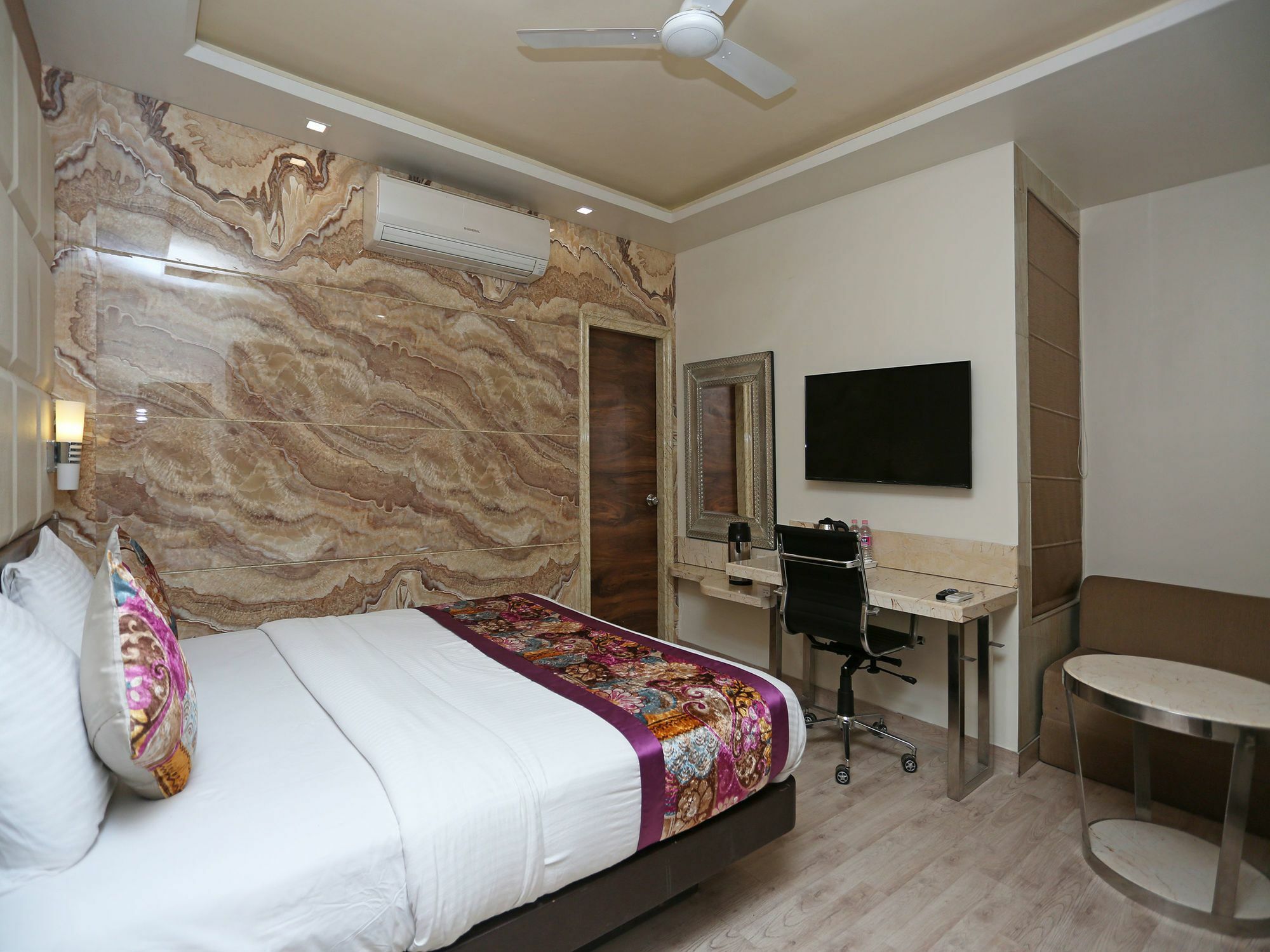 Hotel Deep Kanpur Exterior foto